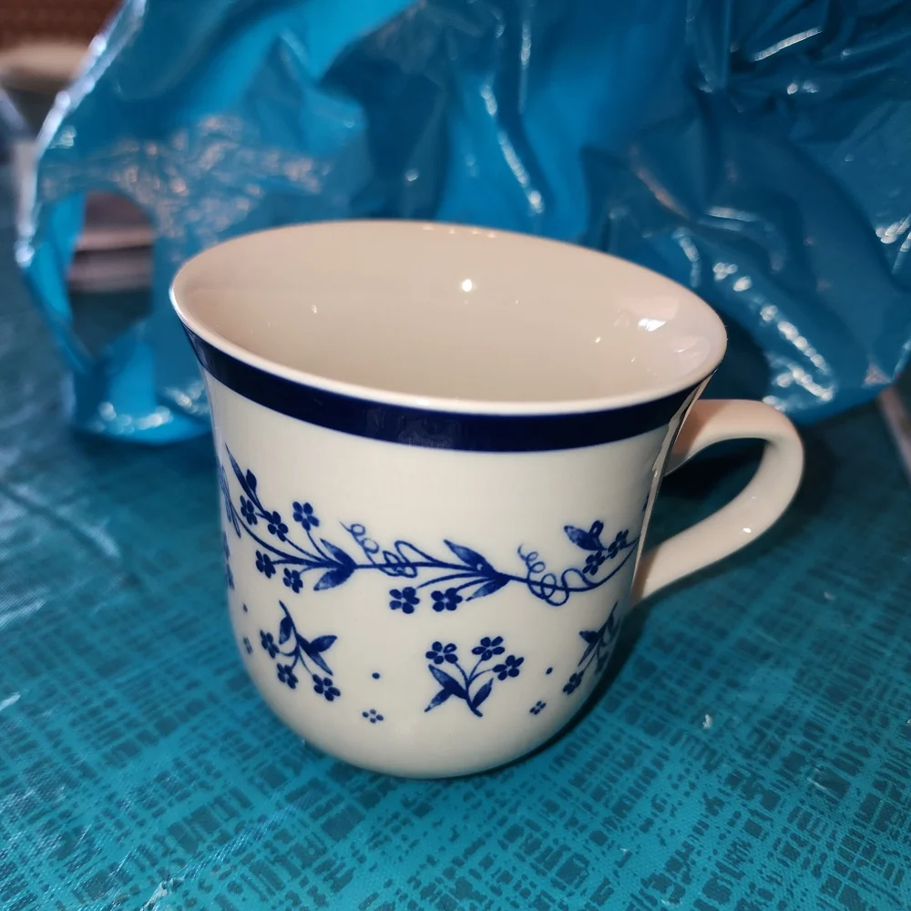 PROVENCE 3 Mugs, Creamer 260 Boquet Blue mugs 3.5